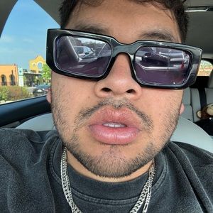 Meet your Posher, Enzo